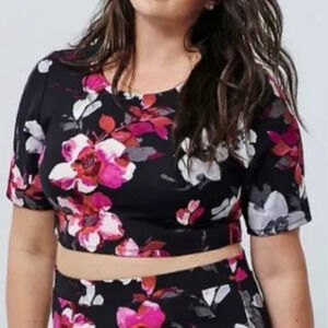 Torrid Black Floral Insider Collection Crop Top Ponte Shirt Plus Size: 4X (26)